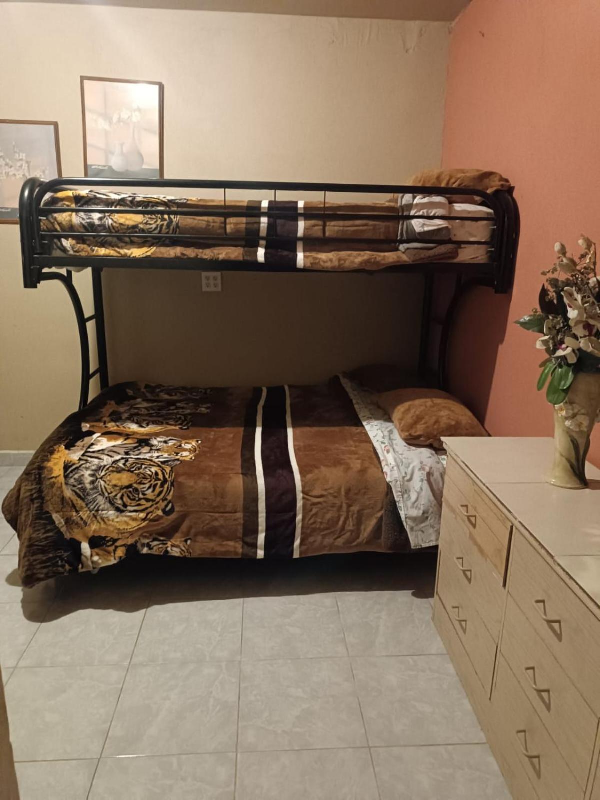Hospedaje Barato Mi Casita De Colores 티후아나 외부 사진